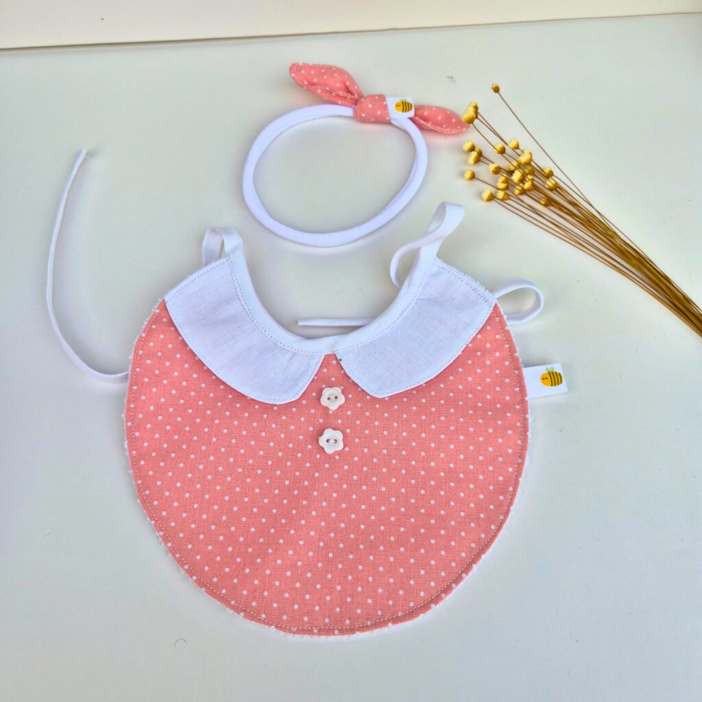 Babete com gola e Fitinha de Cabelo